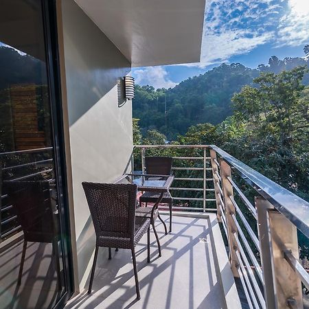 Coral Cliff Hotel El Nido Bagian luar foto